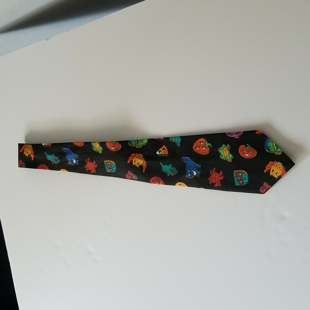 Halloween holiday tie